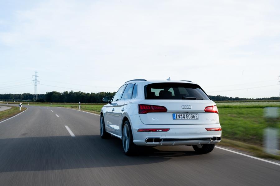  Audi Q5 55 TFSI e Quattro S-Line 2019 года  (WW) (фото 31 из 43)